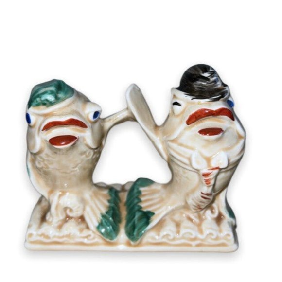 Regal China Fish Couple One Piece Salt & pepper Shaker - Picture 1 of 9